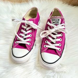 Womens magenta/berry converse shoes